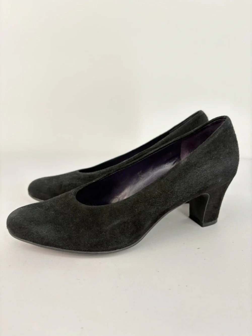 🥠 Vaneli Black Suede Block Heel Pumps